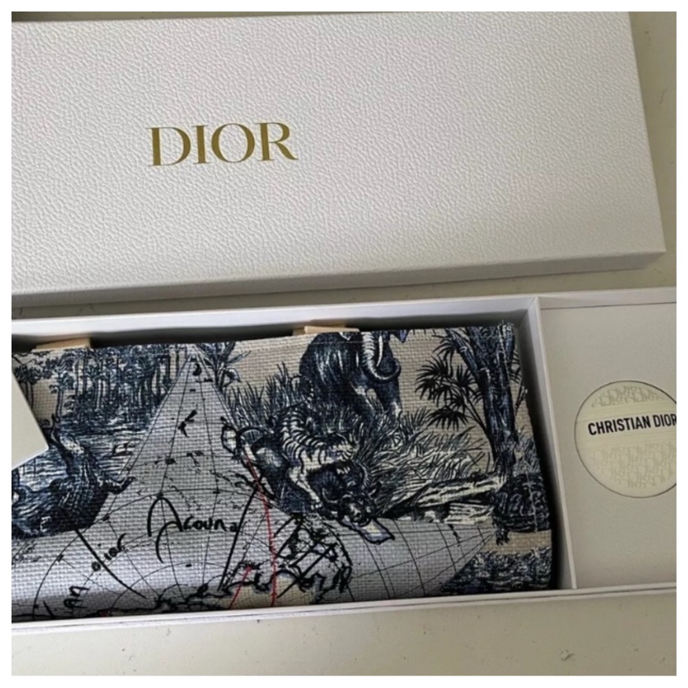 Dior Blue and White Toile de Jouy Tote with full size items
